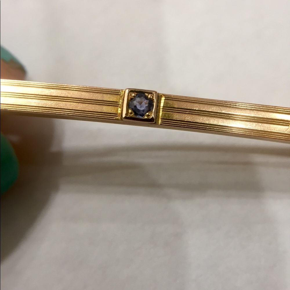 Simple Elegant 12kt Gold Pin w/Sapphire